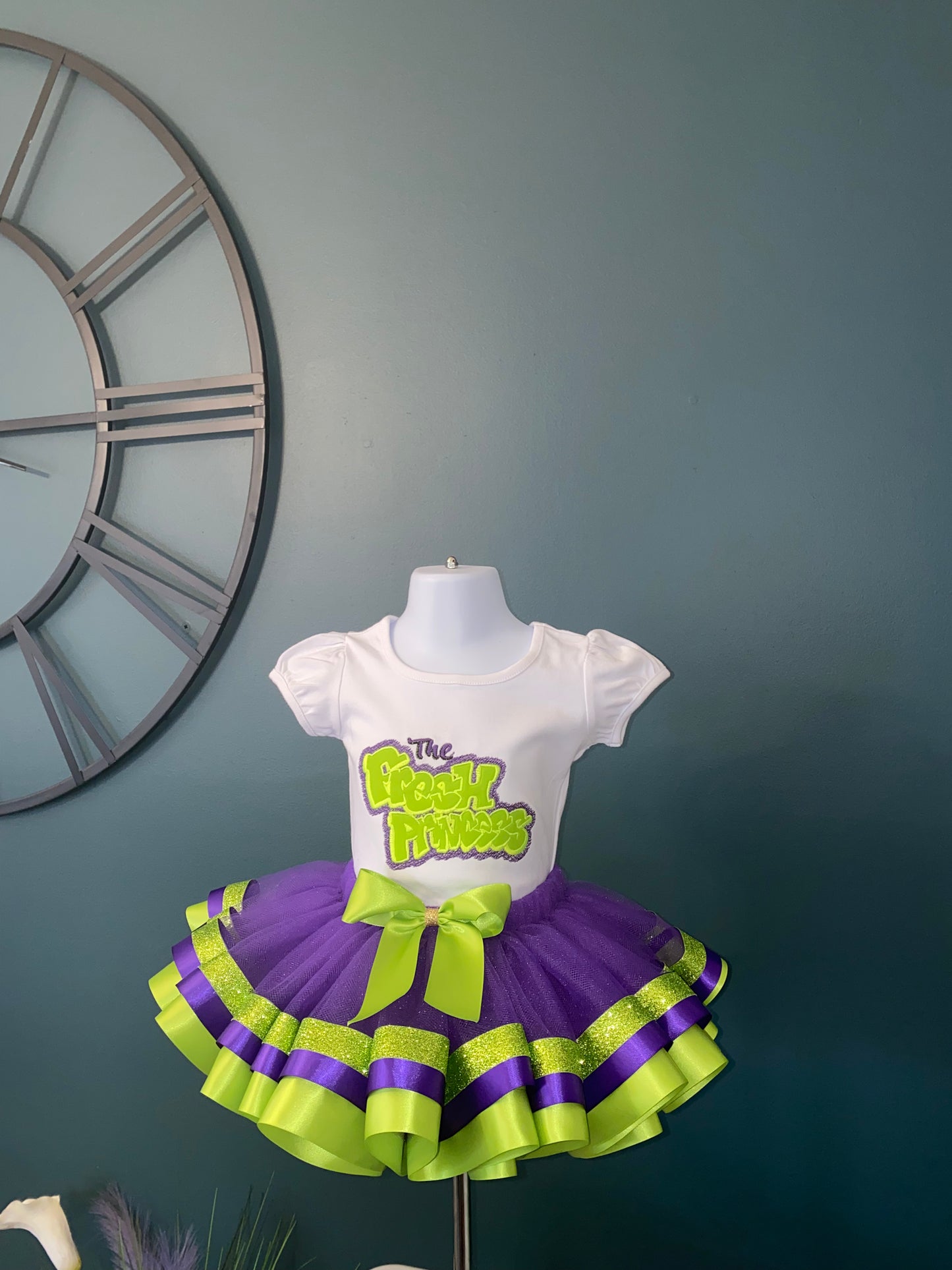 Embroidered the fresh princess birthday outfit for girls