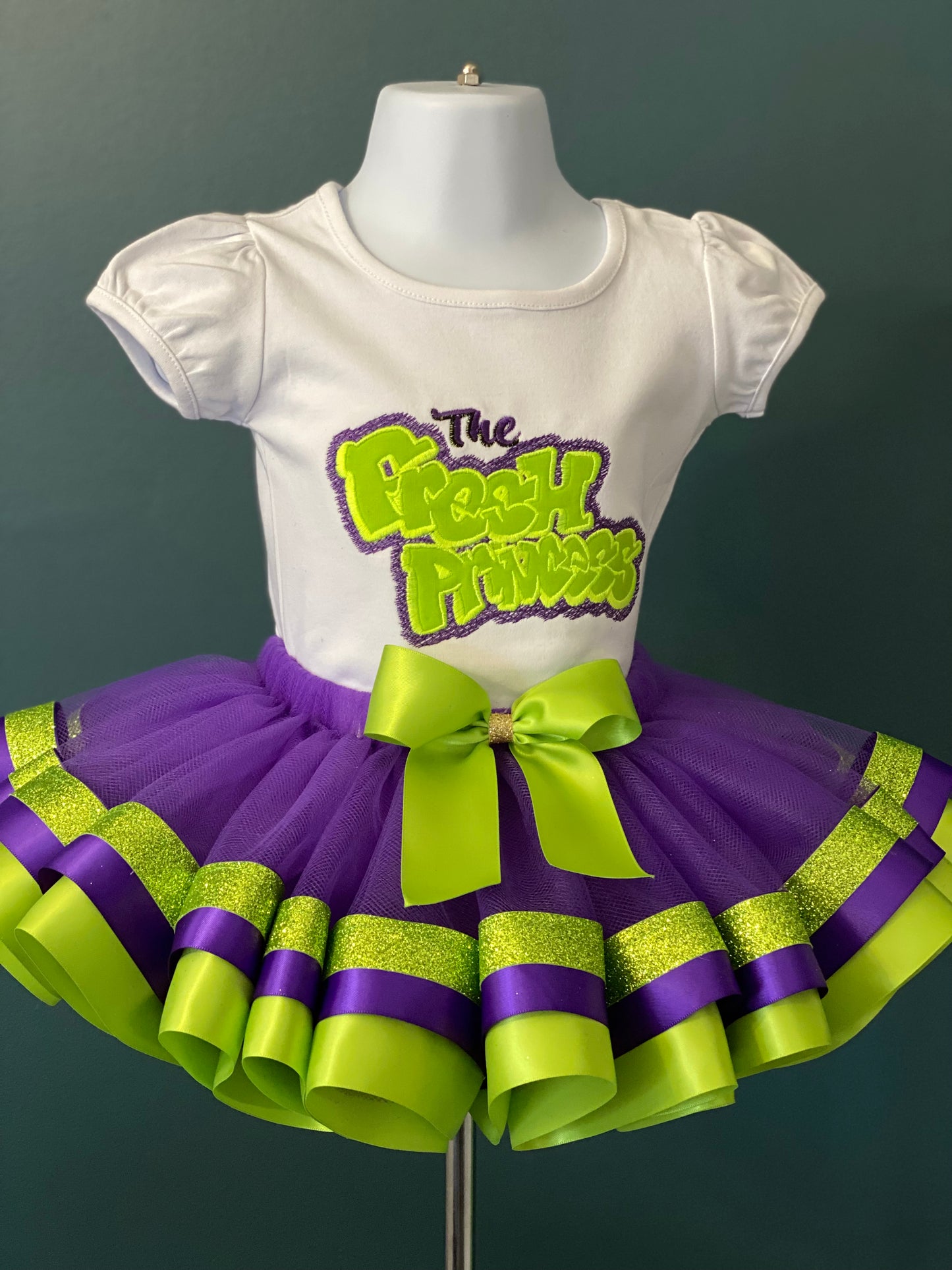 Embroidered the fresh princess birthday outfit for girls