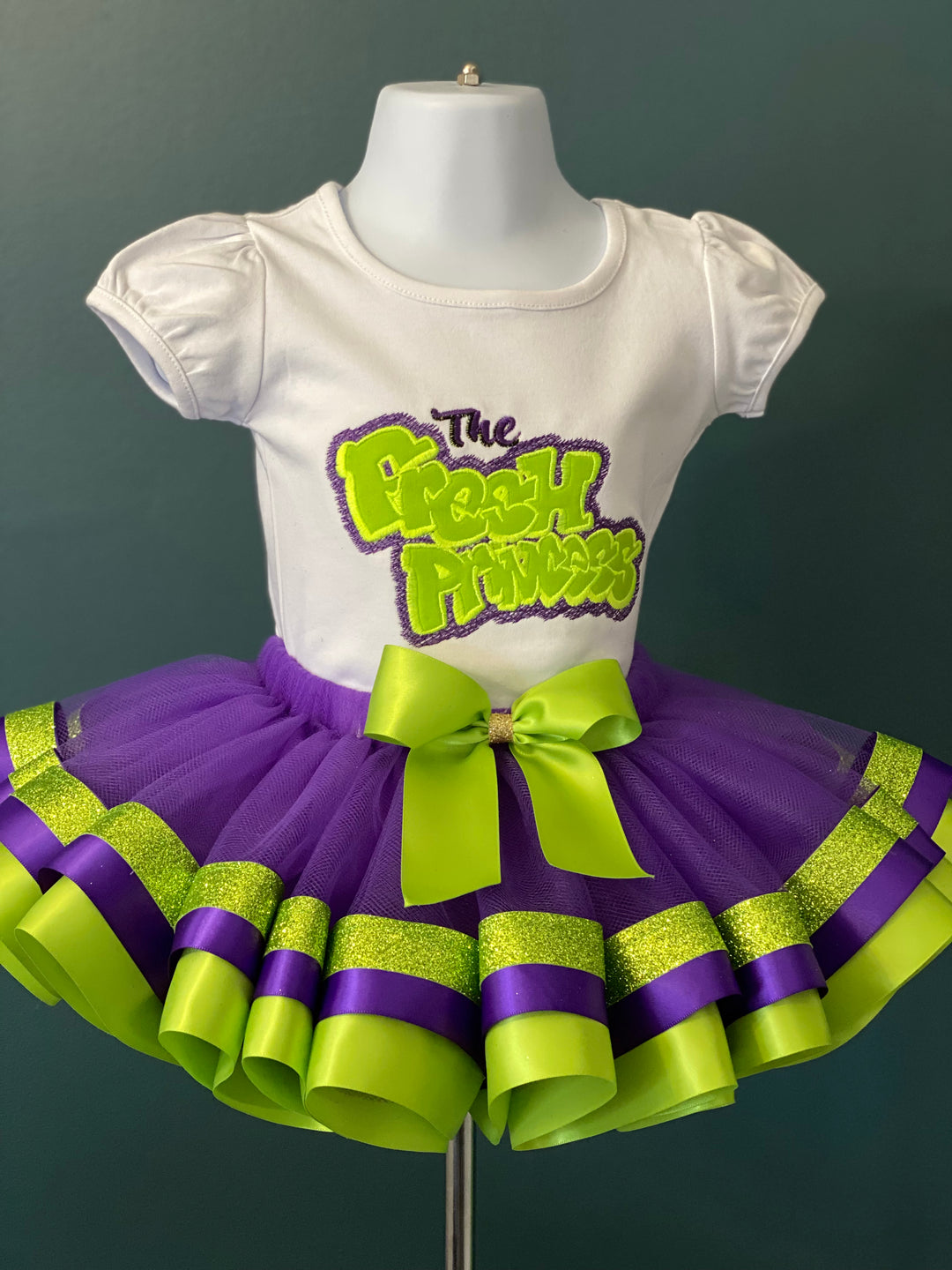 Embroidered the fresh princess birthday outfit for girls 